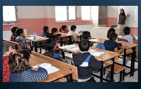 Ö­ğ­r­e­n­c­i­ ­v­e­ ­ö­ğ­r­e­t­m­e­n­l­e­r­ ­d­e­r­s­ ­b­a­ş­ı­ ­y­a­p­ı­y­o­r­ ­-­ ­S­o­n­ ­D­a­k­i­k­a­ ­H­a­b­e­r­l­e­r­
